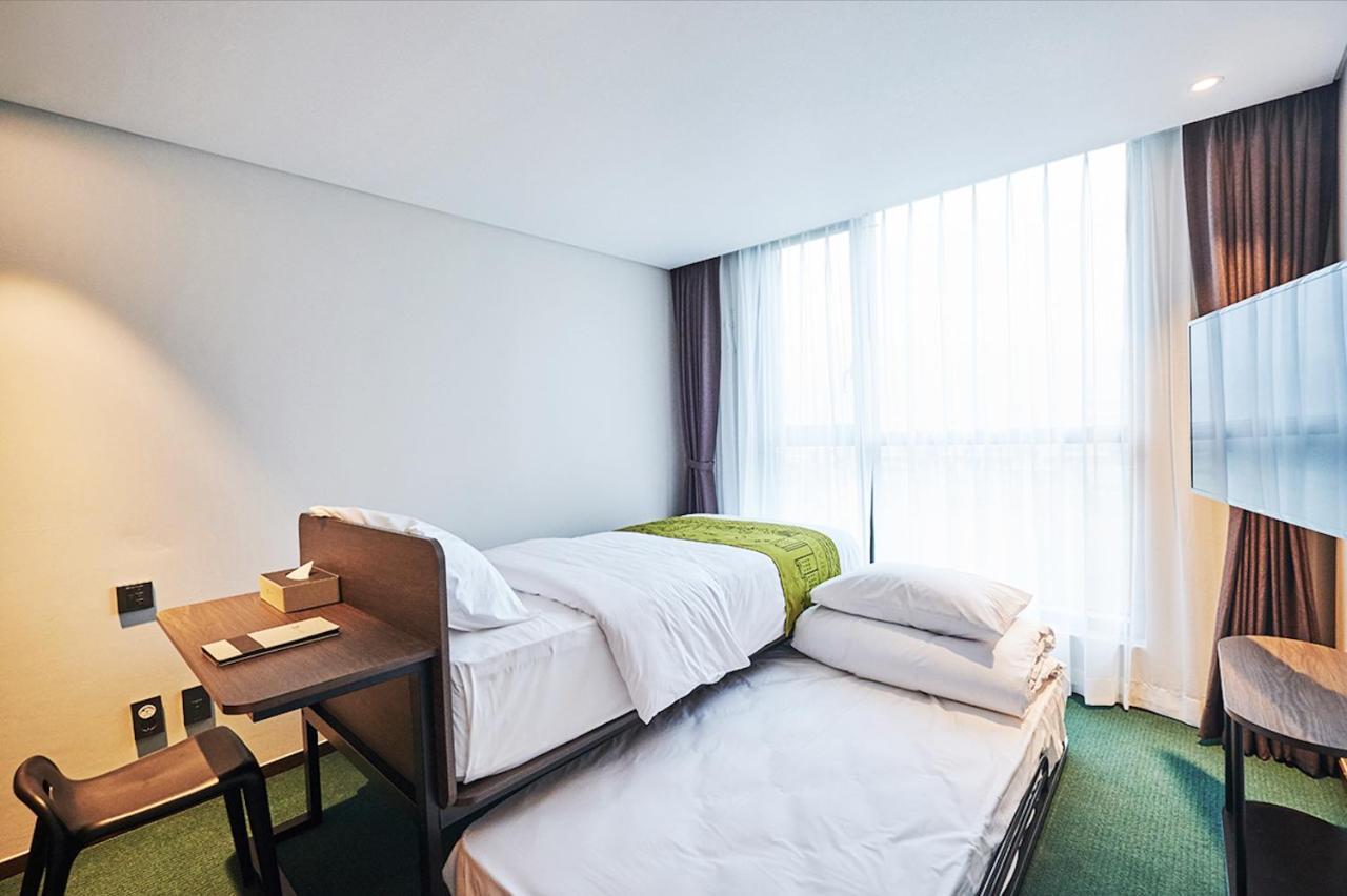 Jeju Pureun Hotel Согвипхо Экстерьер фото